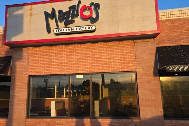Mazzio’s restaurant storefront image