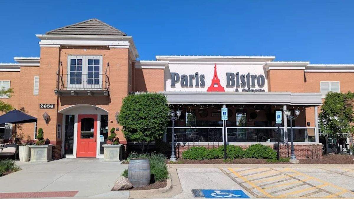 Exterior of Paris Bistro in Naperville (Trixie | Google Reviews)