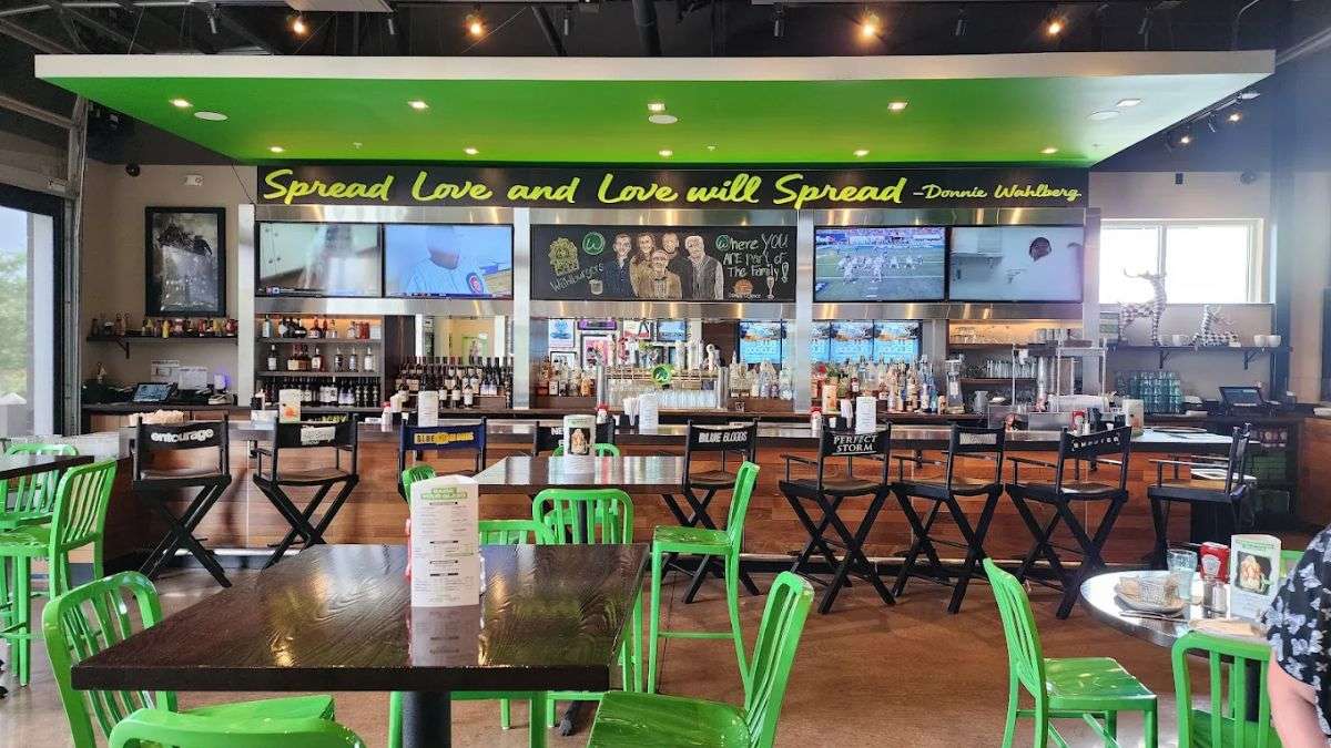 Inside the beloved hamburger restaurant (Joseph Wszolek | Google Reviews)