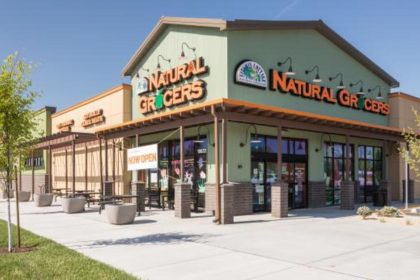 Natural Grocers Set to Open in Downtown Redmond's Former JoAnn's Fabrics Building