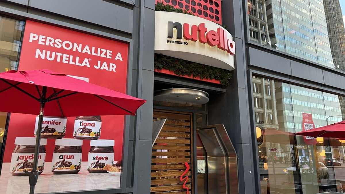 Nutella Café reopens in Chicago.