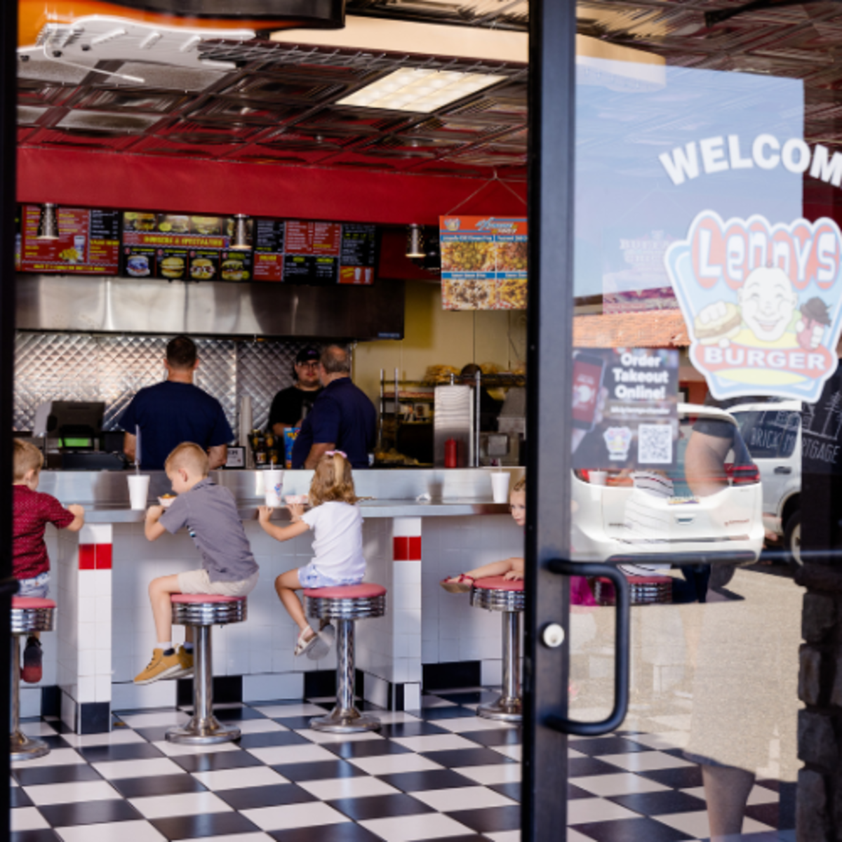 Lenny’s Craft Burger Targeting Mid-October Opening at Cannon Beach
