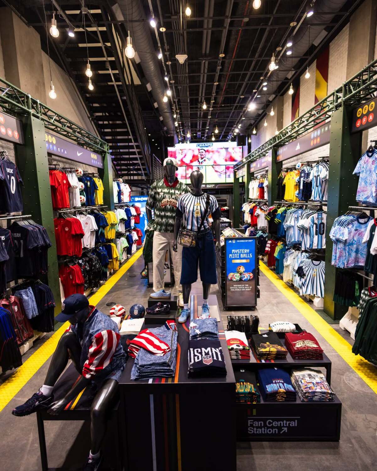 Champs Sports Coming to Seattle Premium Outlets