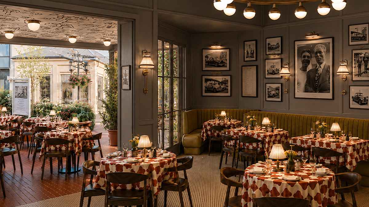 Alphabet Bar & Grill is opening in Palisades Village.