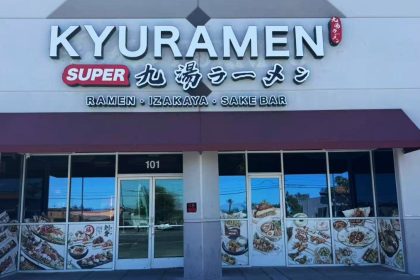 Super Kyuramen has opened in Las Vegas Chinatown, bringing ramen, sushi, cocktails, and late-night dining to Hotai Plaza.