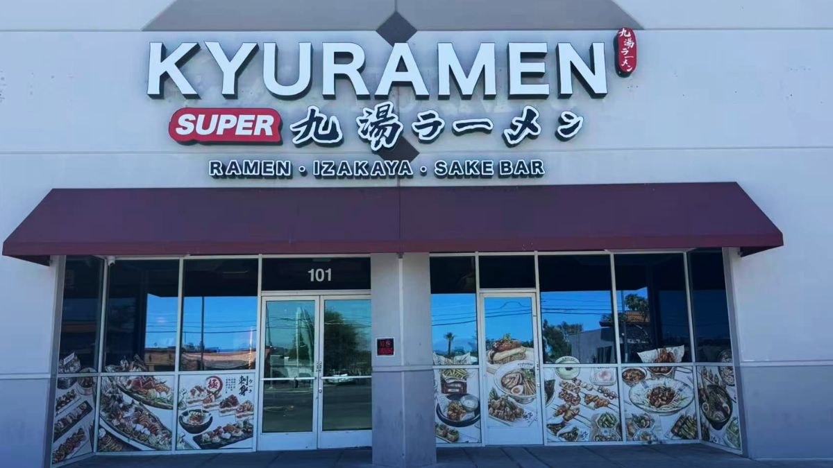 Super Kyuramen has opened in Las Vegas Chinatown, bringing ramen, sushi, cocktails, and late-night dining to Hotai Plaza.