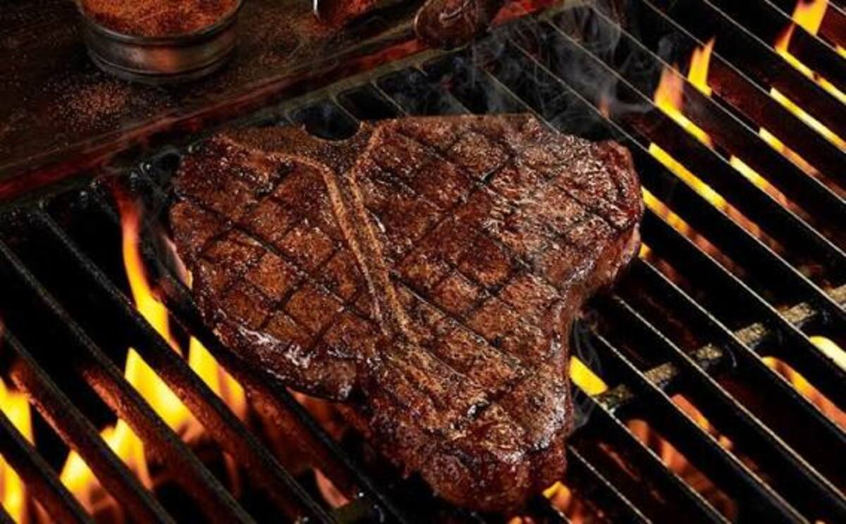 A Steakhouse Chain Follows the Growth Into Clay County