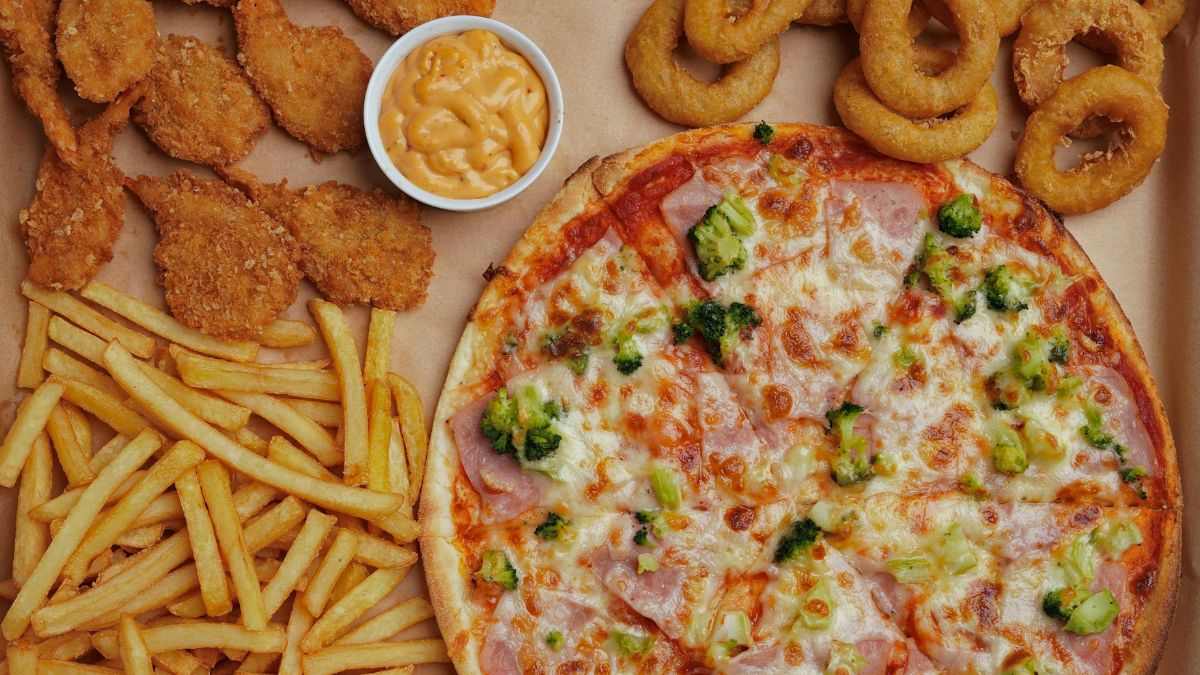 EWG Ranks 12 Fast Food Chains as per use of chemicals in their offerings