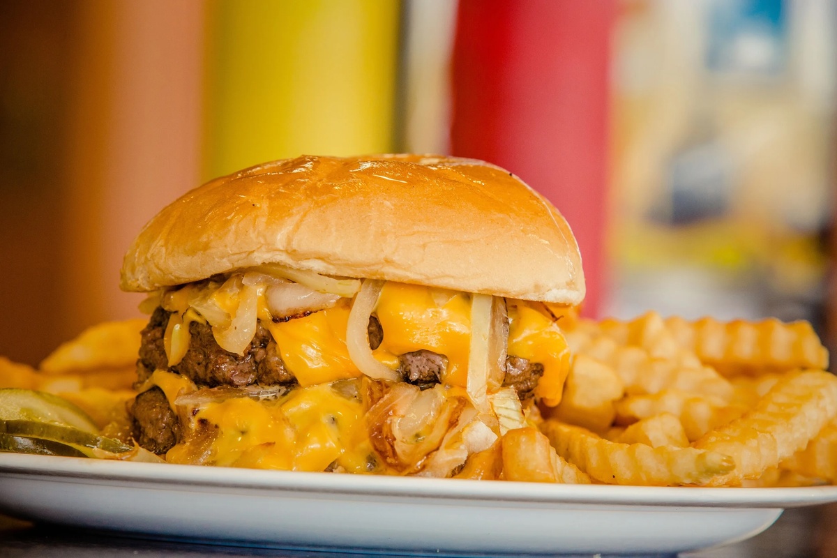 Detroit-Based Bray’s Burgers Coming to Lincoln Park Next Month