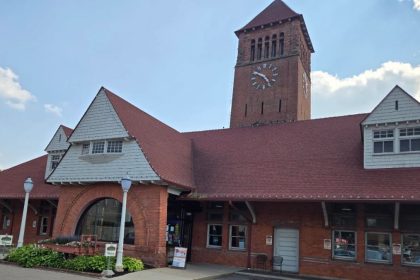 Clara’s on the River restaurant image