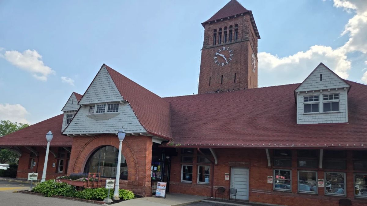 Clara’s on the River restaurant image