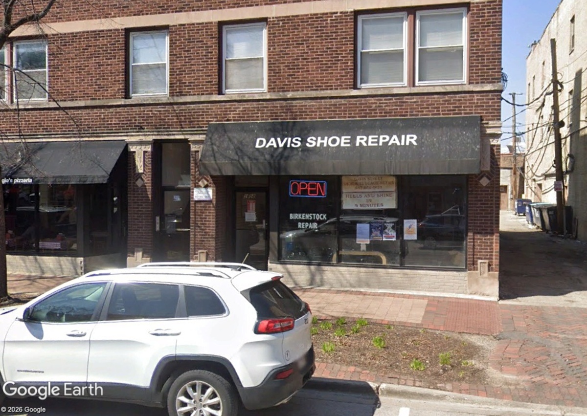 Local Guitar Repairer Planning New Shop in Downtown Evanston