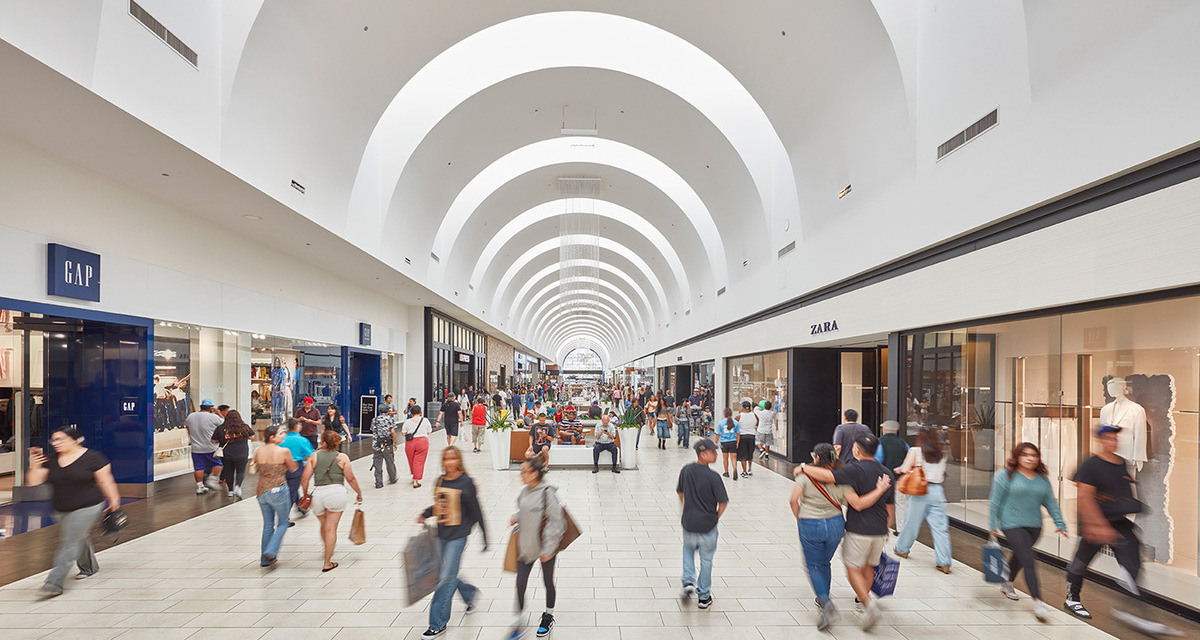 Zara Expanding at Los Cerritos Center