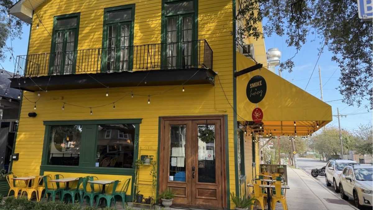 This image shows a storefront view of Smoke & Honey