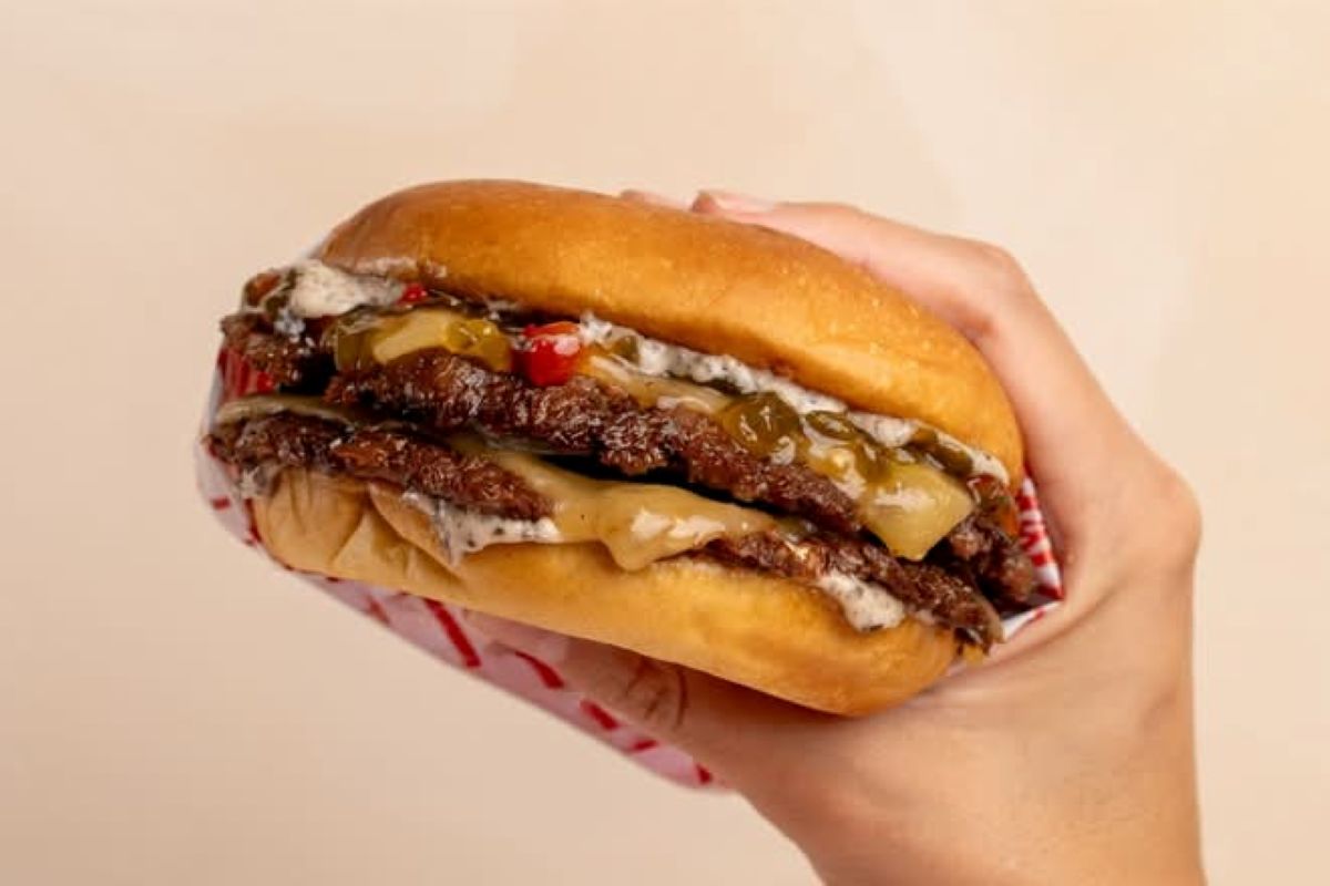 Skinny Louie Is Bringing Its Smash Burgers to Lauderdale-by-the-Sea