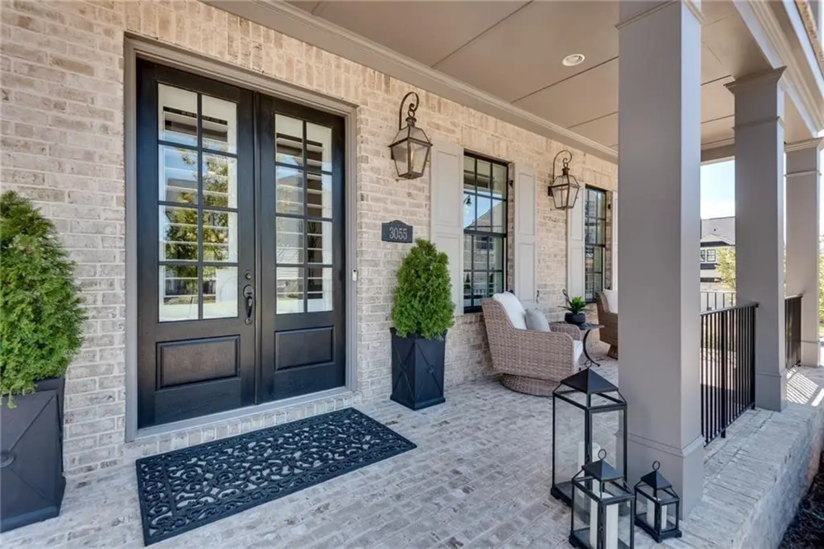 Charleston-Inspired Living in the Heart of Roswell