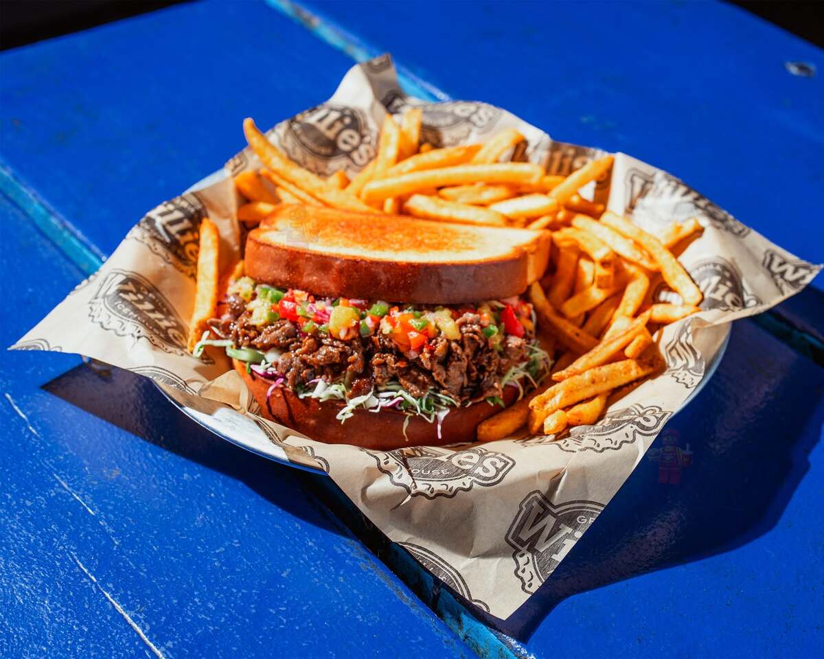 Willie’s Grill & Icehouse Plans $250K Additions at San Pedro Location