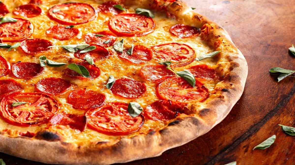 &pizza's new Meat MAXX and Veggie MAXX pizzas launching on Oct. 16 are sure to deliver the maxx in flavor and toppings in every slice.